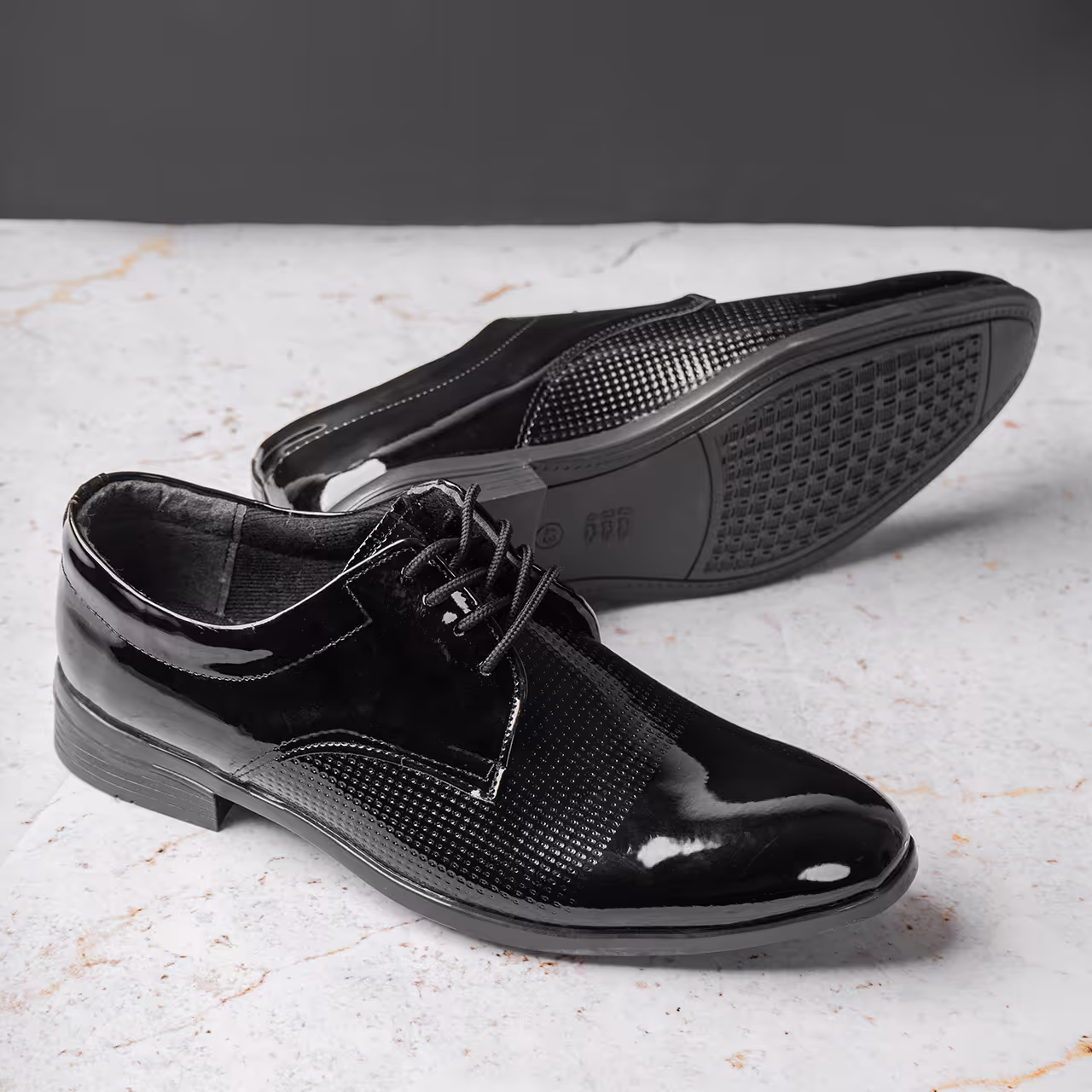 کفش مردانه ساده سوزنی ورنی مدل 64