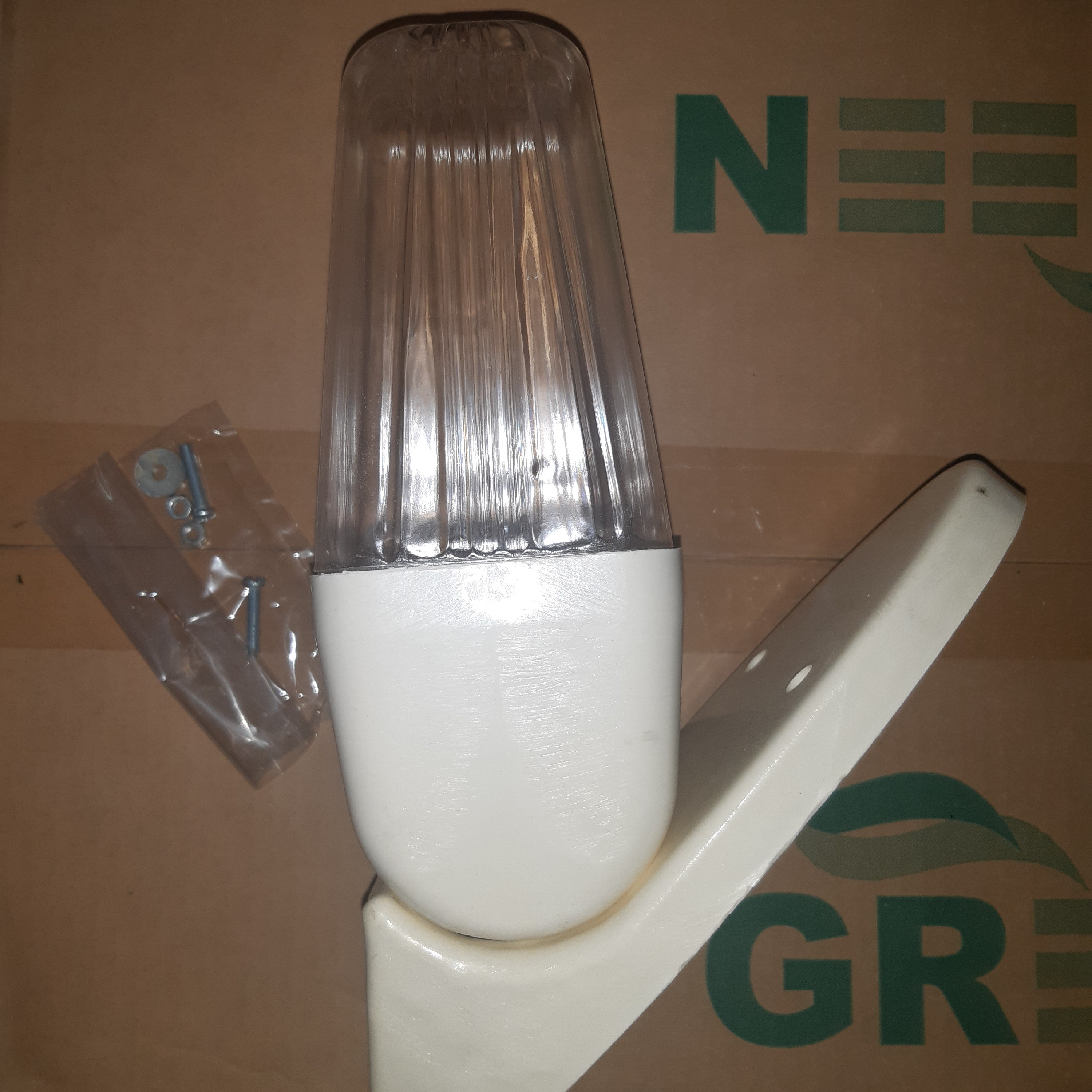چراغ دیواری حبابی مدل سلطنتی