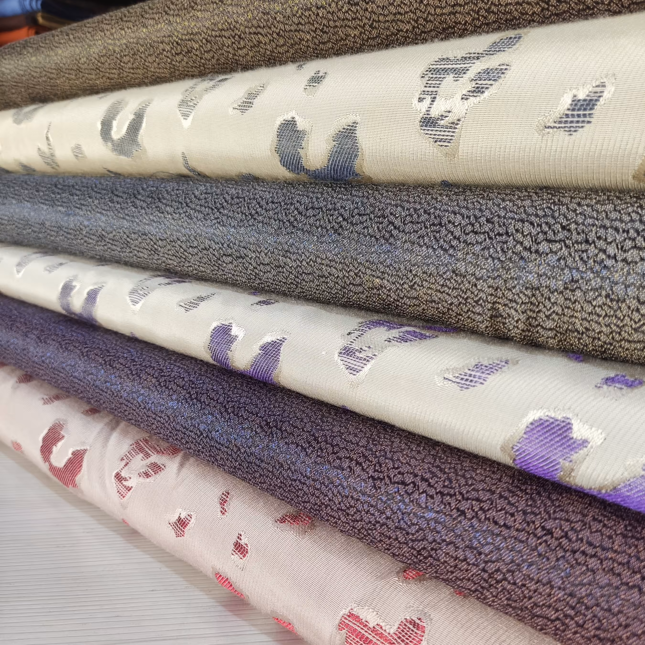 پارچه کت دامنی ومانتویی.طرح دار و ساده.جنس اعلا.