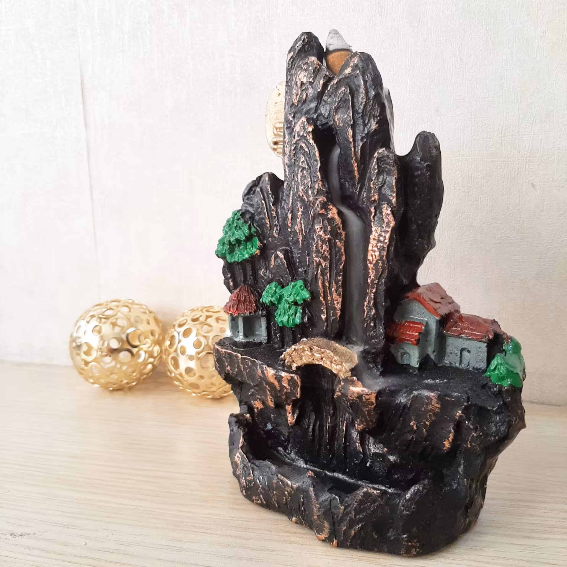 جاعودی  آبشاری صخره   رنگ  مشکی  برنزی