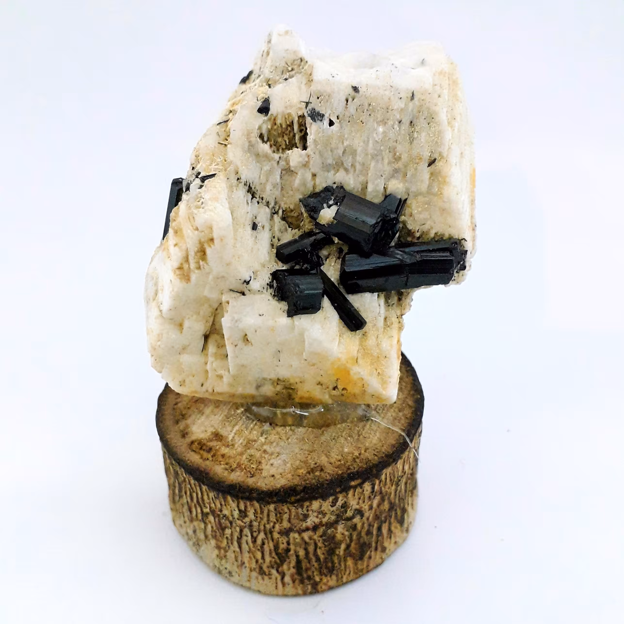 سنگ راف تورمالین سیاه بر روی بستر فلسپات