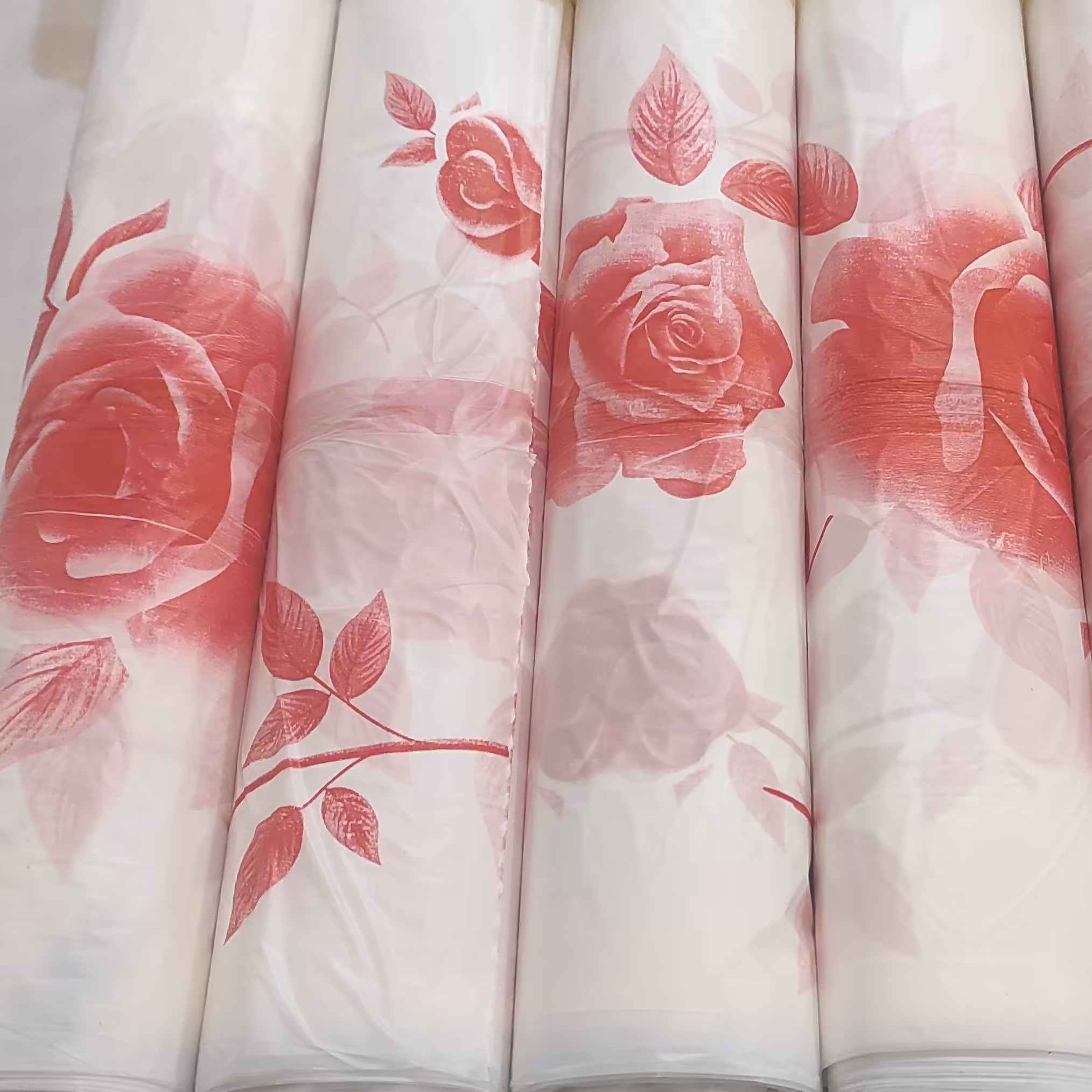 سفره یکبارمصرف گل رز قرمز  کیفیت عالی  (فروش 40 عدد  به بالا به صورت عمده به قیمت کارخانه)