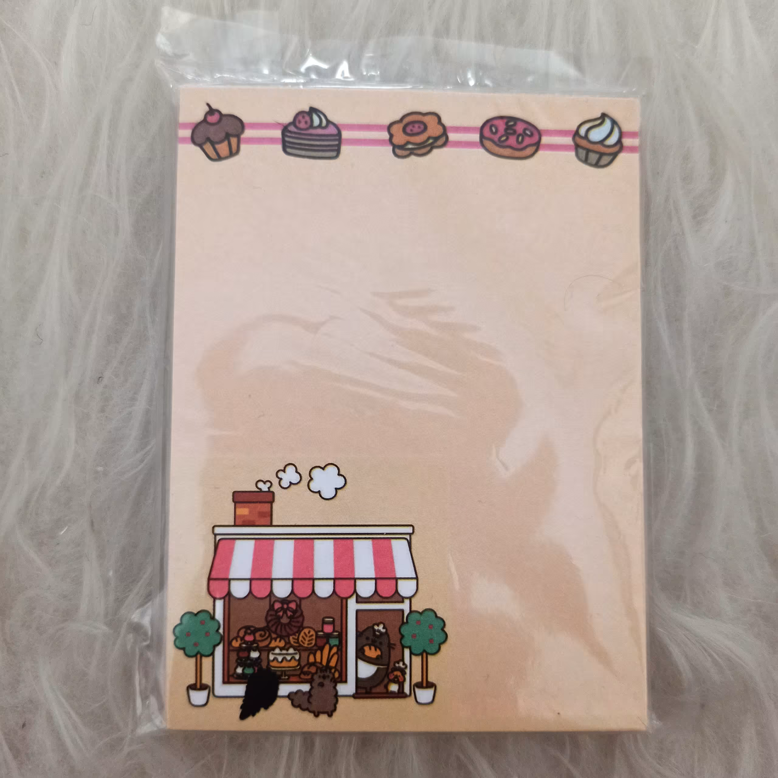 برگه یادداشت فانتزی،  سایز 9.5*7،  100برگ،  تمام برگه ها طرح دار هستند، طرح 5