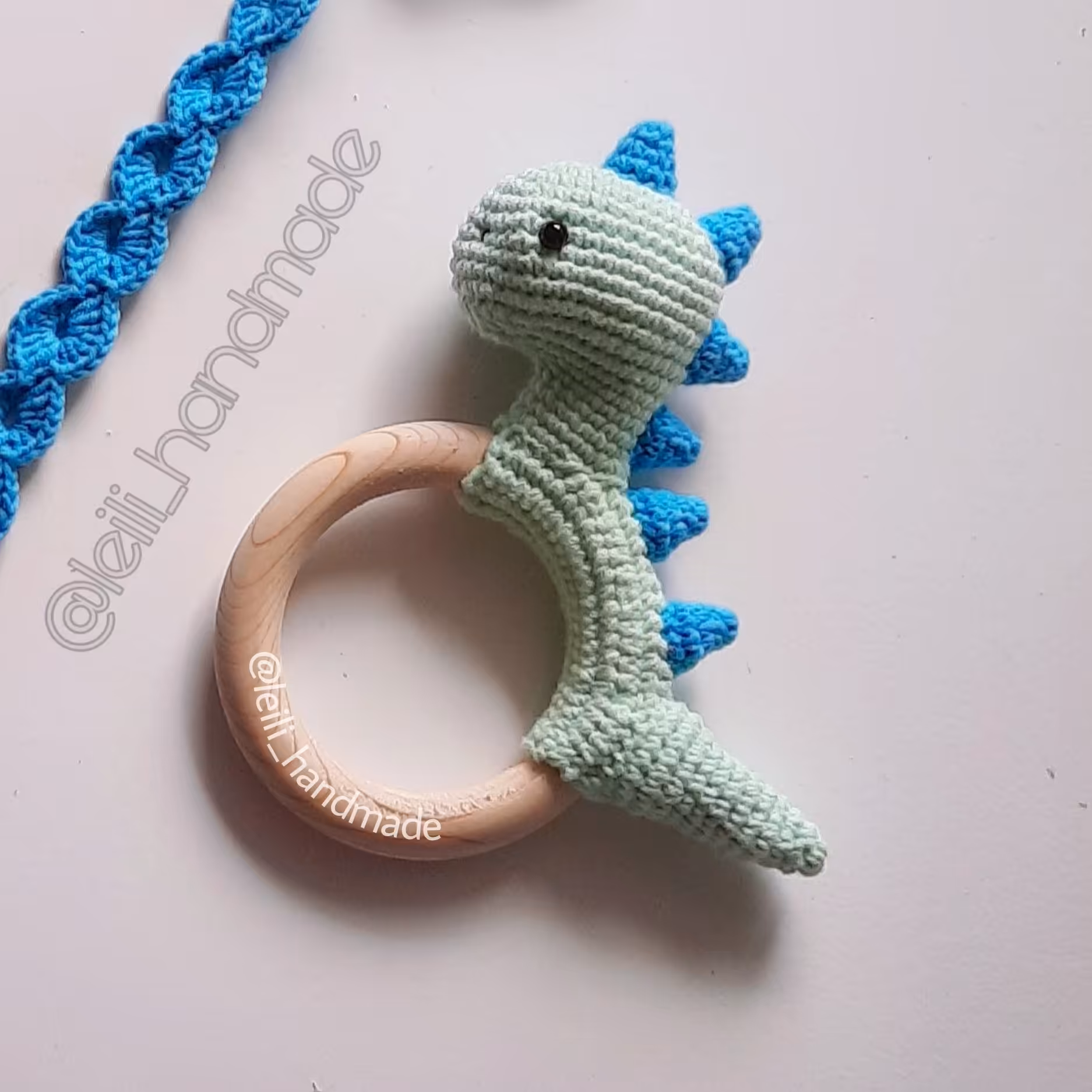 جغجغه بافتنی دایناسوری سبز پاستیلی 