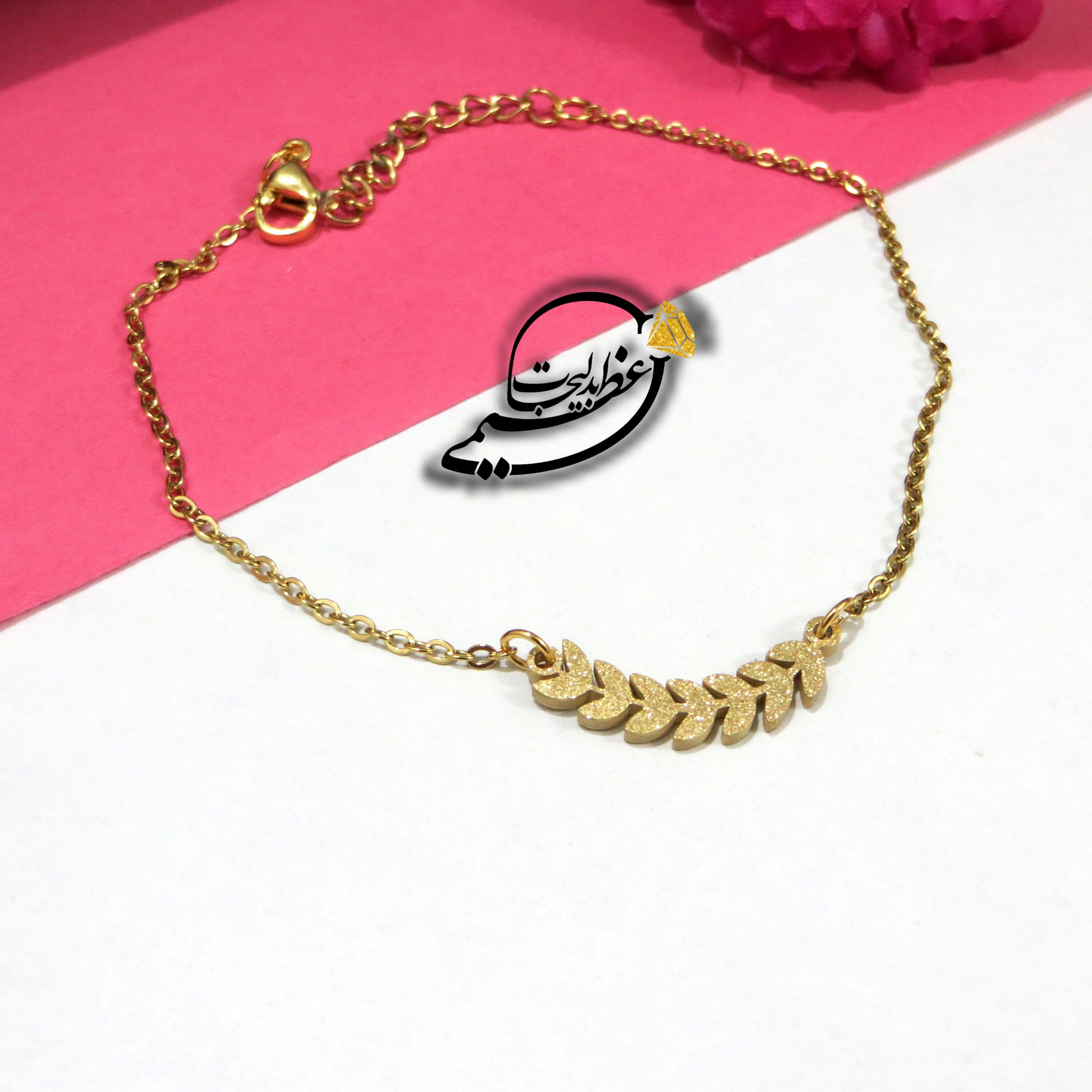 دستبند استیل ظریف و زیبا با پلاک شنی طرح گندمی طلایی زیبا از جنس استیل درجه یک رنگ ثابت 7480