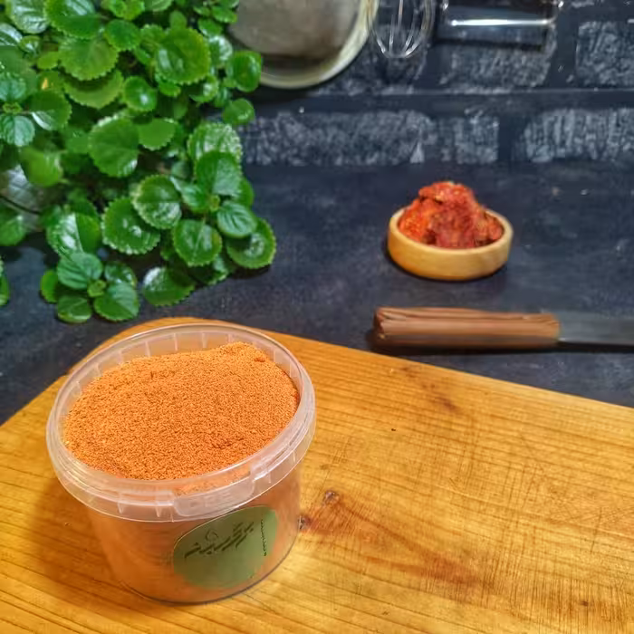 پودر گوجه فرنگی 150 گرمی در ظرف پلی پروپیلن غرفه ادویه و چاشنی برگ سبز