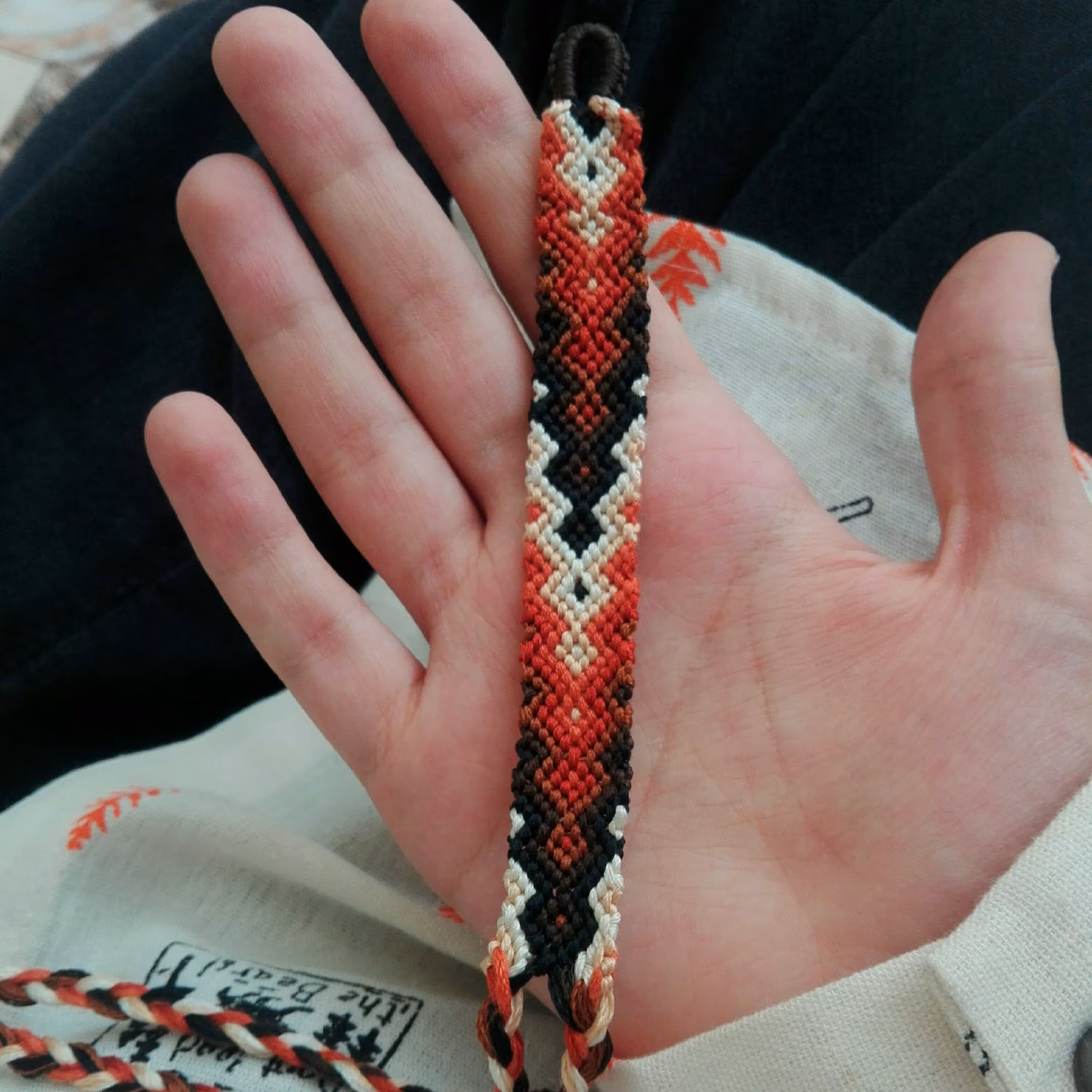 دستبند دوستی طرح پاییزی