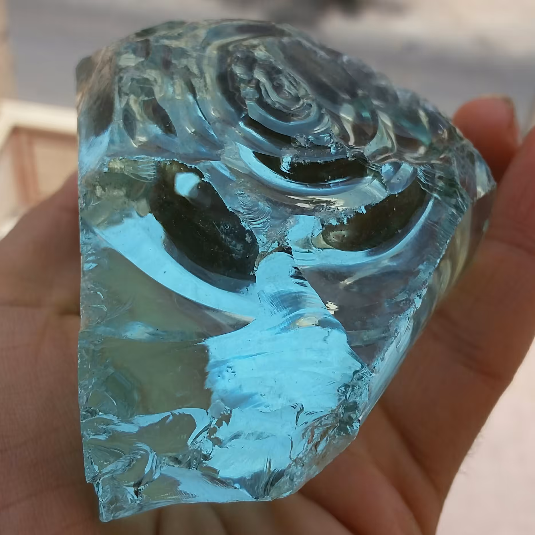 سنگ راف خام غووولپیکر آبسیدین سبز آبی اصل محششر 100 در صد طبیعی بینظییر تک شاهکار خلقت
با قابلیت ساخت چندین نگین محشر