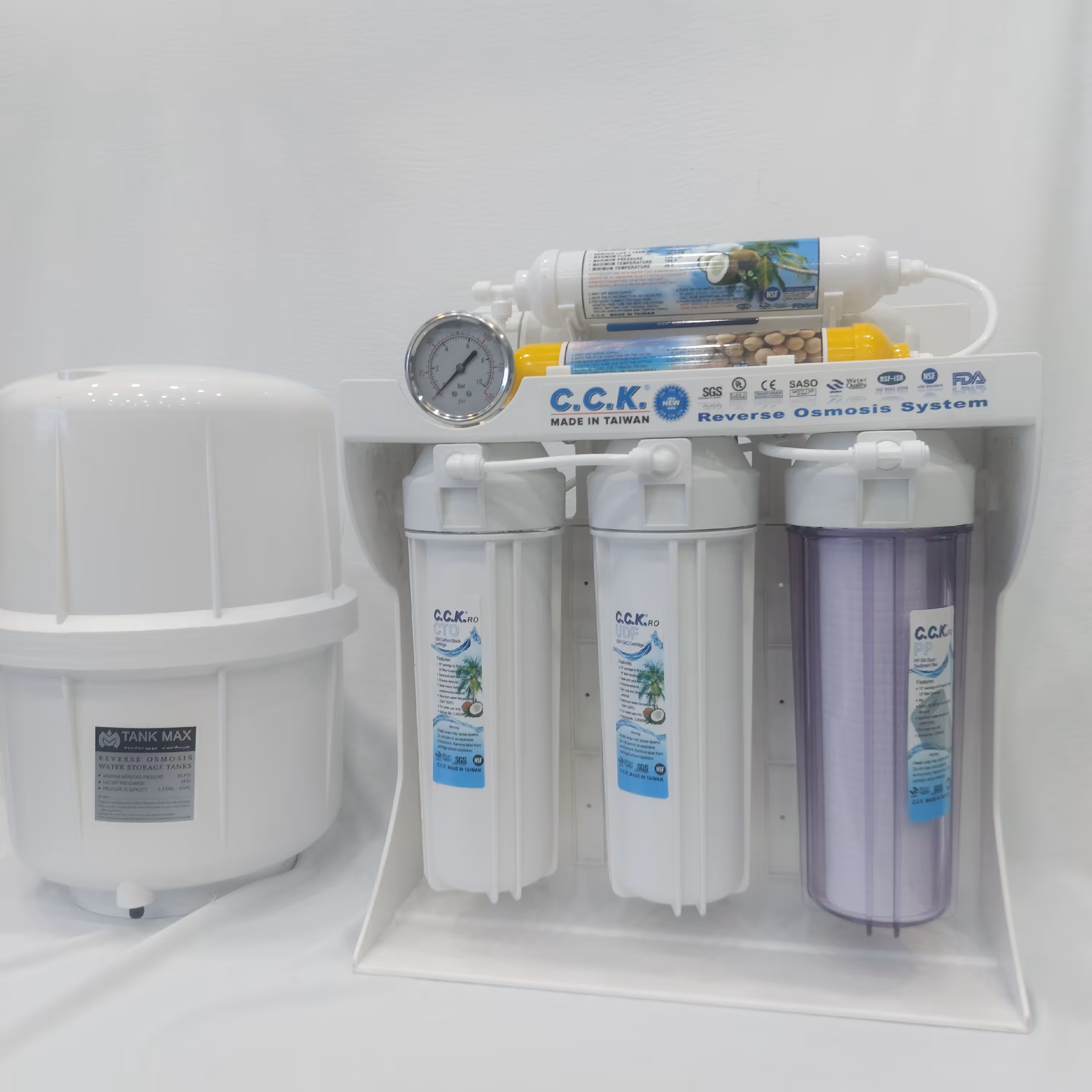 دستگاه تصفیه6 مرحلهc.c.k  با کلیه ی لوازم نصب  و فیلترهای گیاهی 