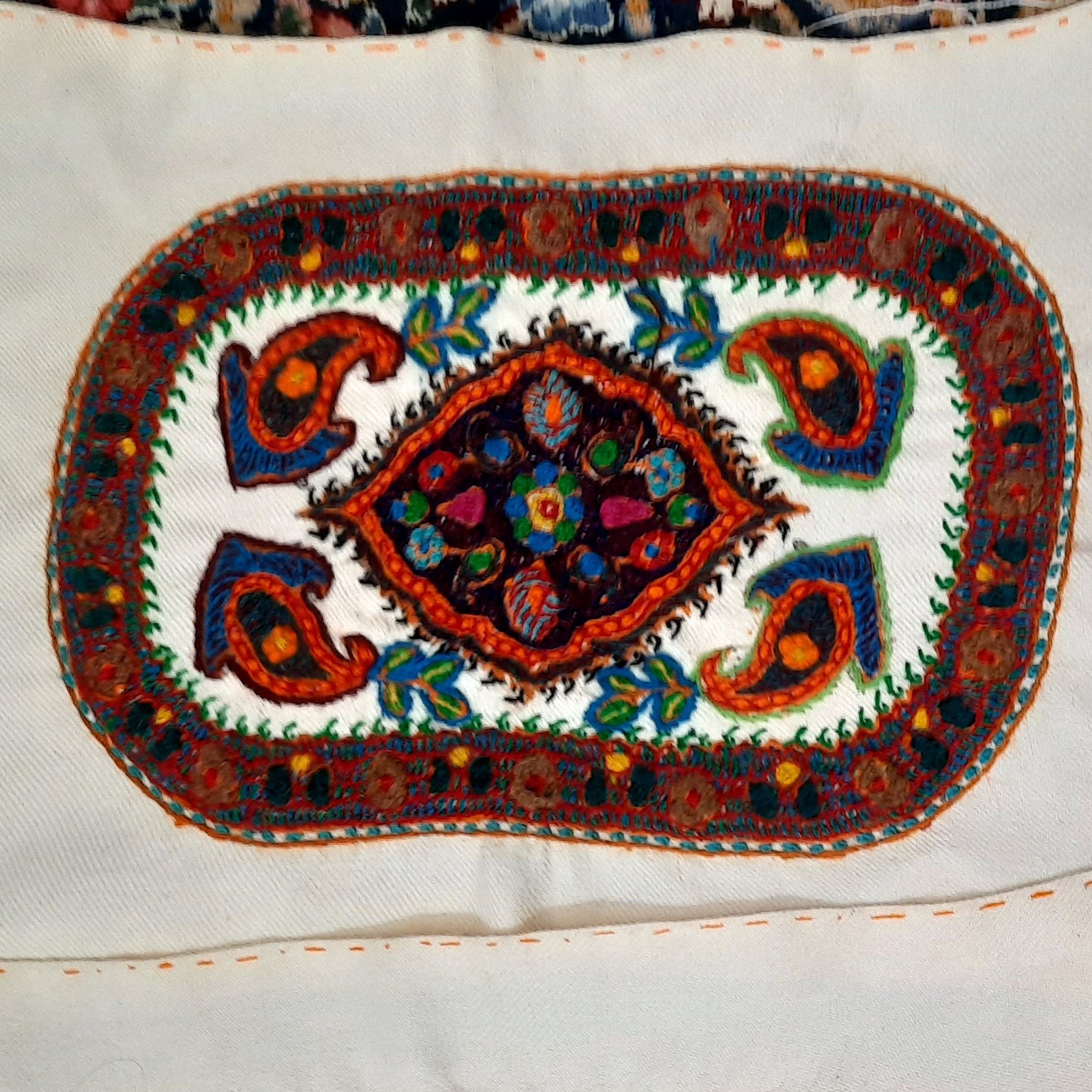 رومیزی عسلی 35در50جنس شال از پشم و نانو بانک سنتی وخارجی دوخته شده 