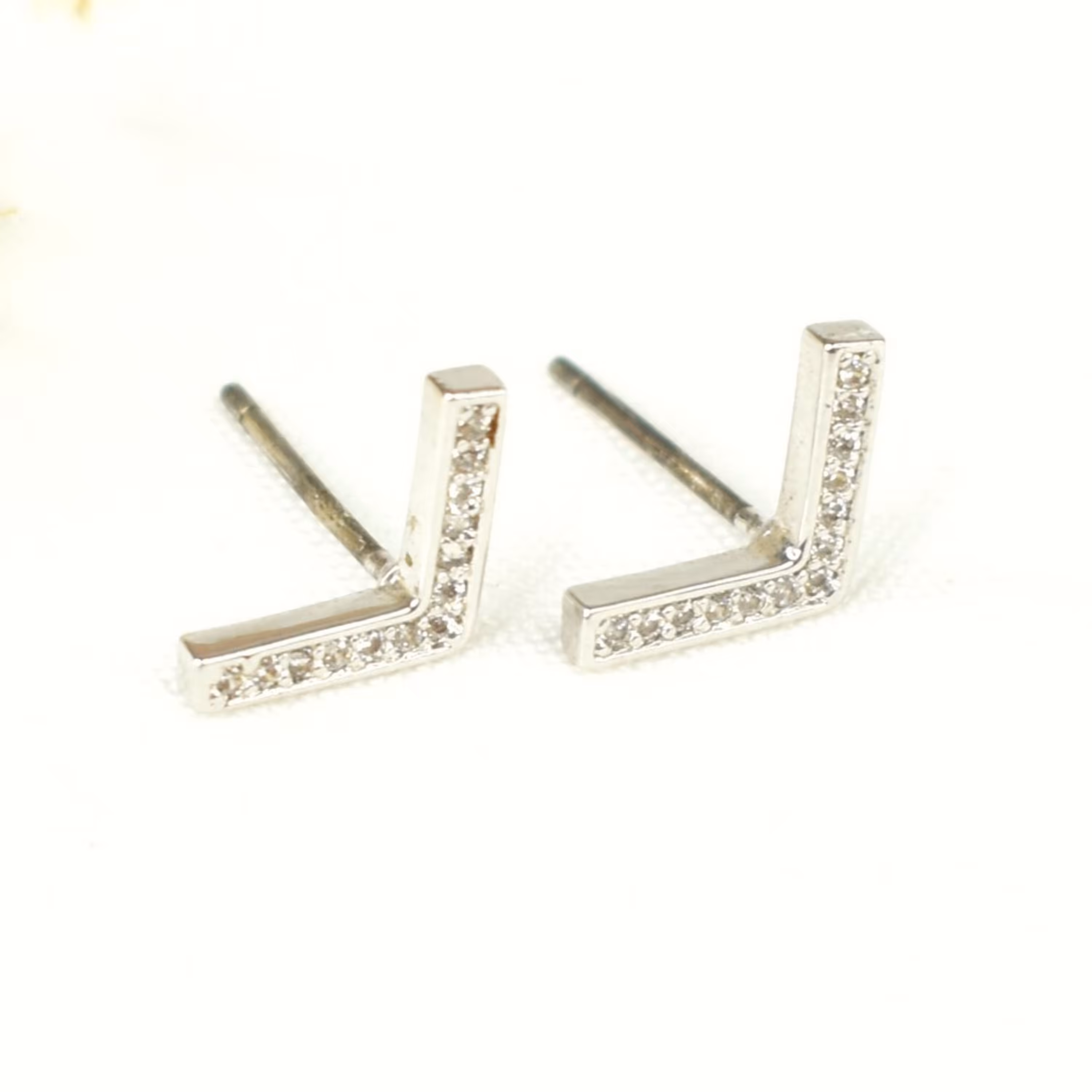 گوشواره طرح فلش نگین دار کد 7612