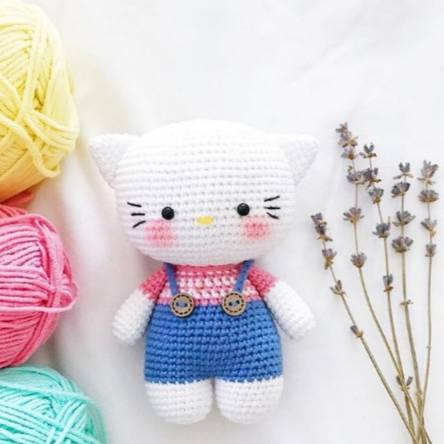 عروسک بافتنی کیتی، 20 سانتی متر، بافتی تمیز و حرفه ای
