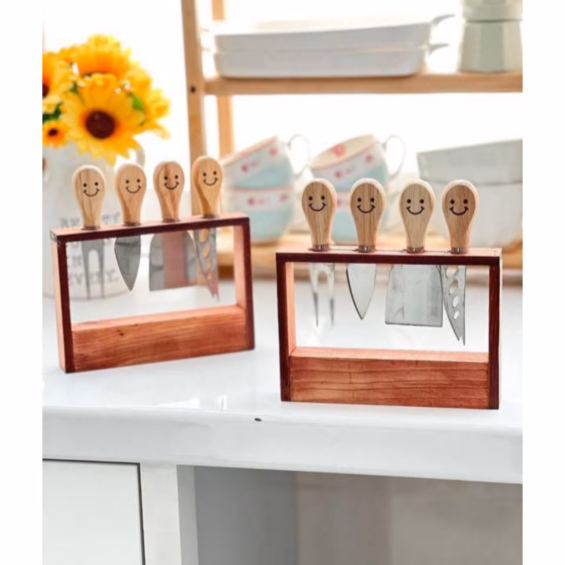 کارد صبحانه خوری دسته چوبی طرح لبخند همراه با استند چوبی