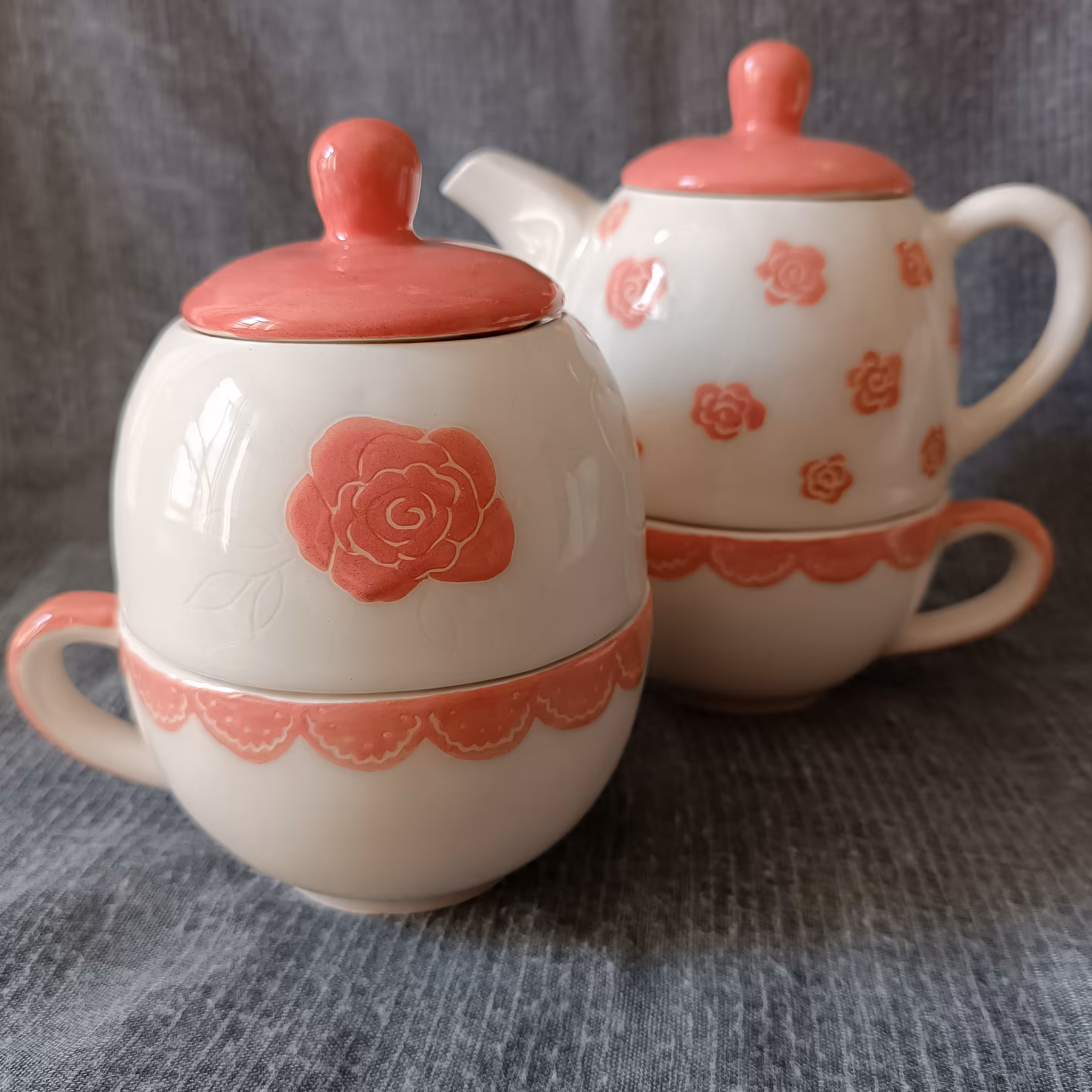 ست چایخوری  سرامیکی( طرح گل رز صورتی پاستلی) آماده ی ارسال(با هماهنگی قبلی در گفتگو)