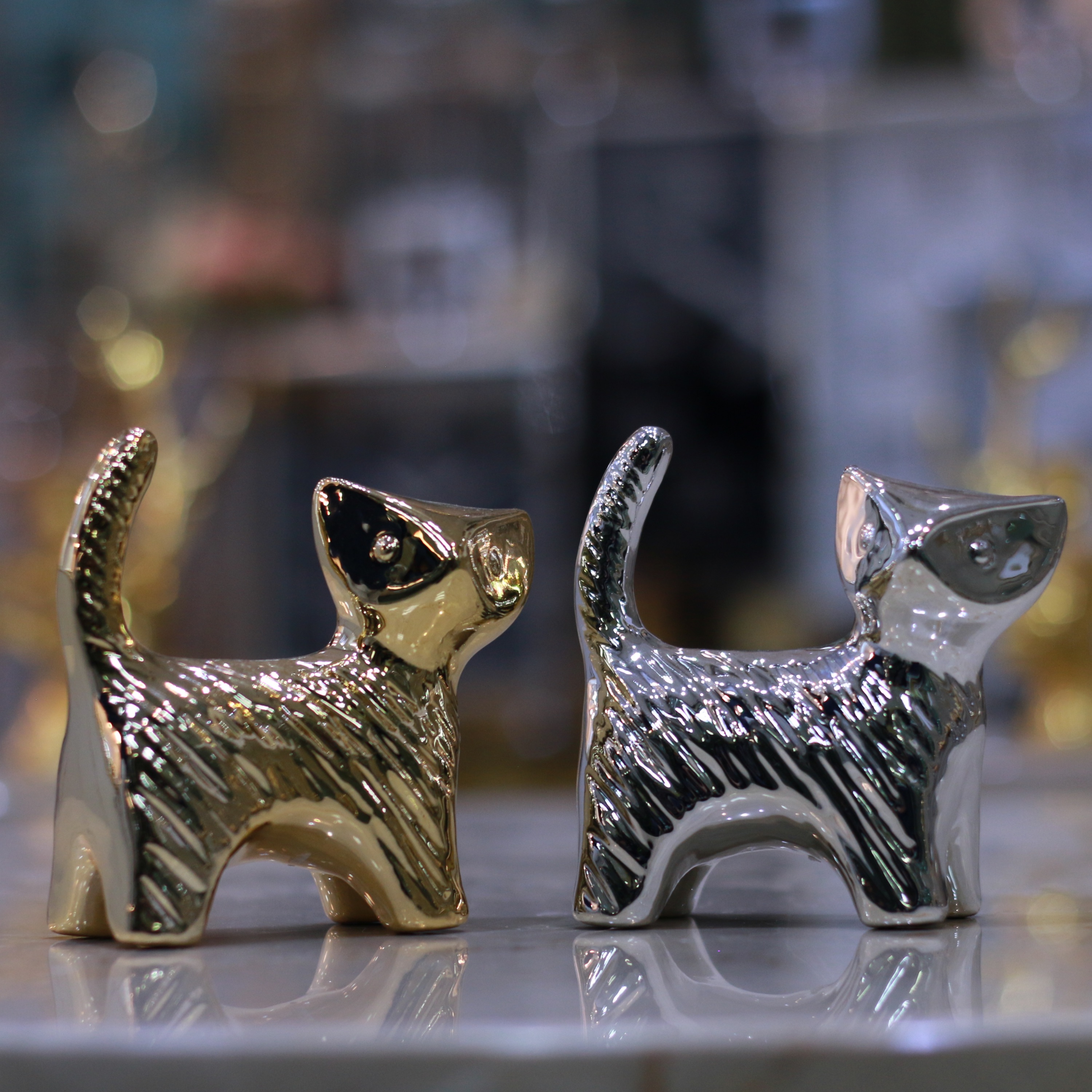 اکسسوری مجسمه گربه سرامیکی طلایی و نقره ای