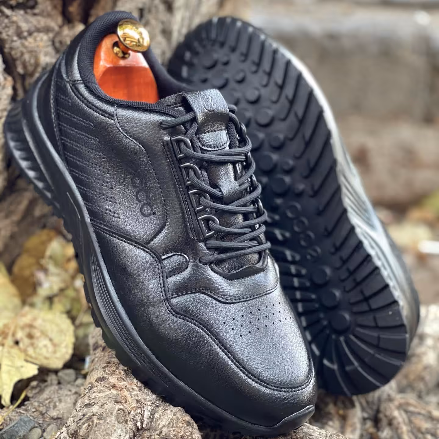 کفش کتونی مردانه اکو چرم درجه یک باکیفیت بینظیر وخوش پا 