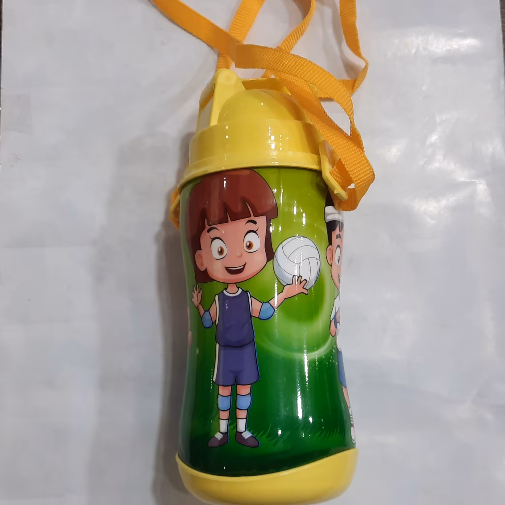 قمقمه پلاستیکی  همراه با بند دورگردن