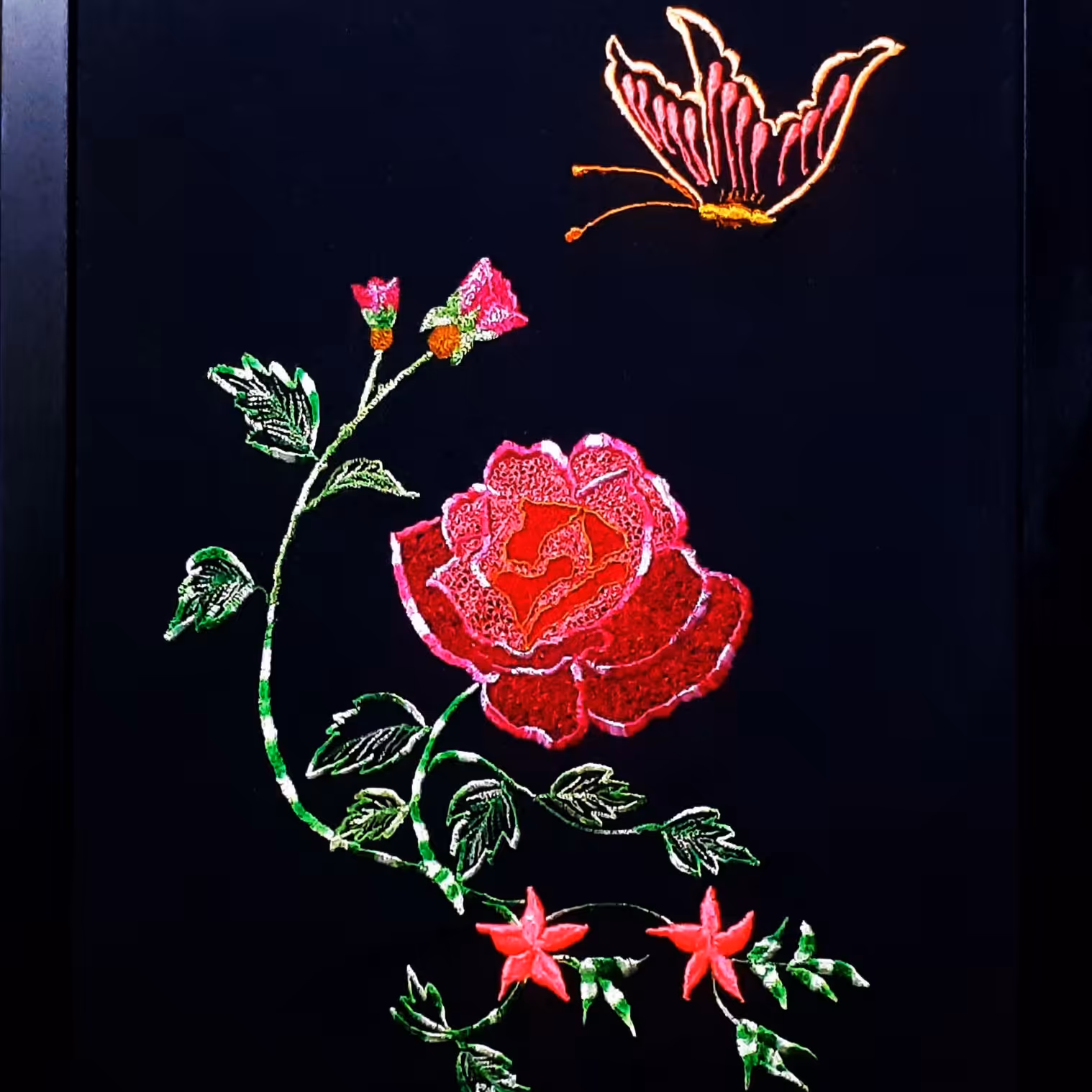 تابلو کار دست بر روی پارچه با نخ ابریشم طرح گل و پروانه