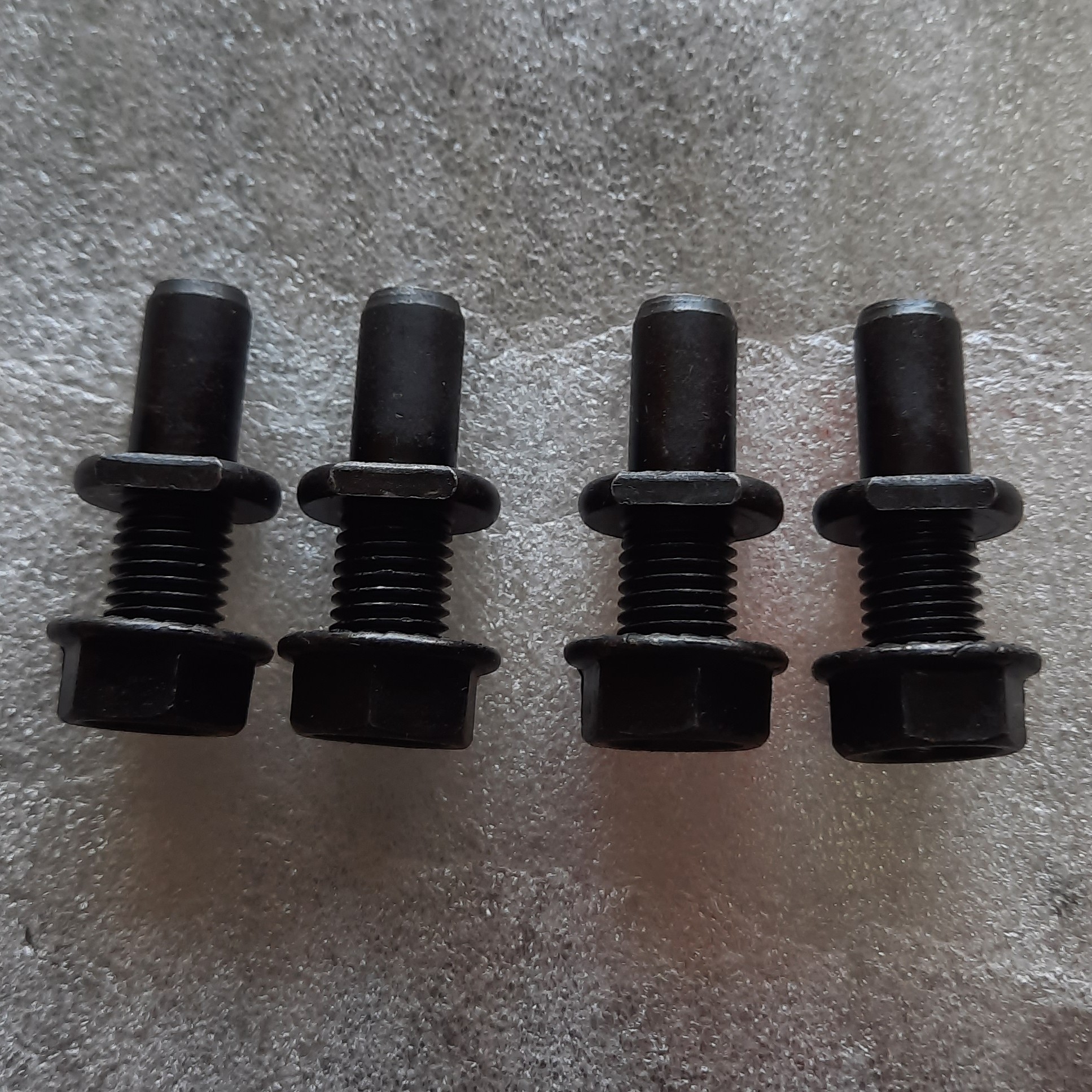 پیچ ومهره دنده زنجیر عقب انواع هنداخارجی جنس خشکه