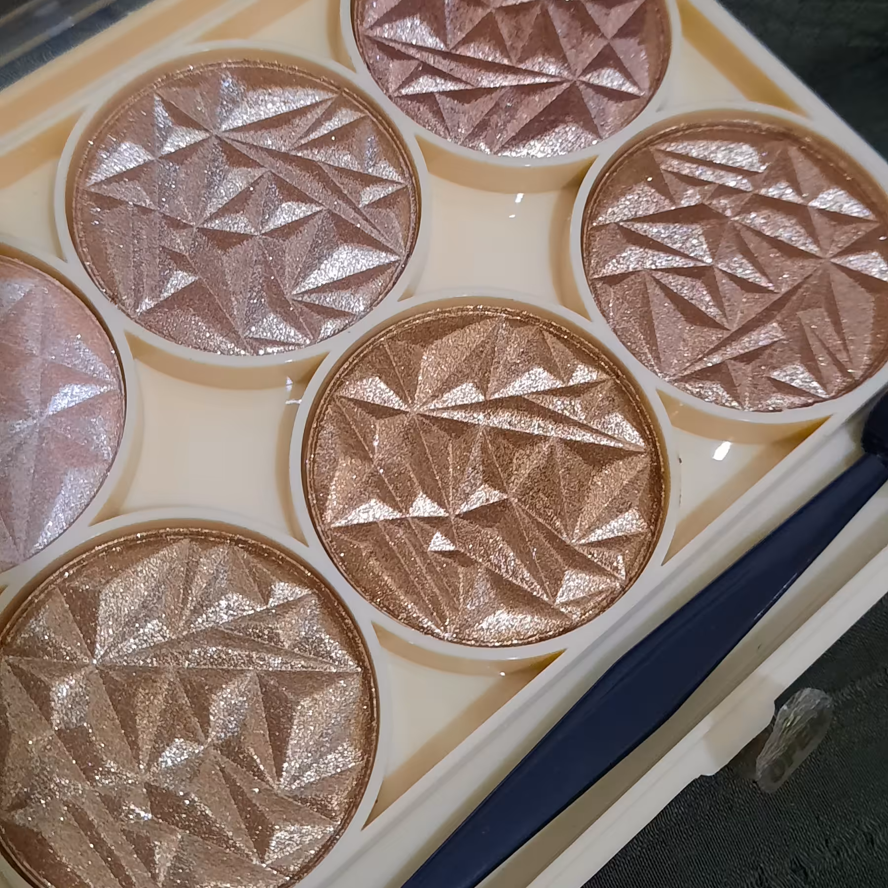 هایلایتر و رژگونه 