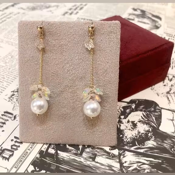 گوشواره آویز مرواریدی با نگین سواروسکی متحرک