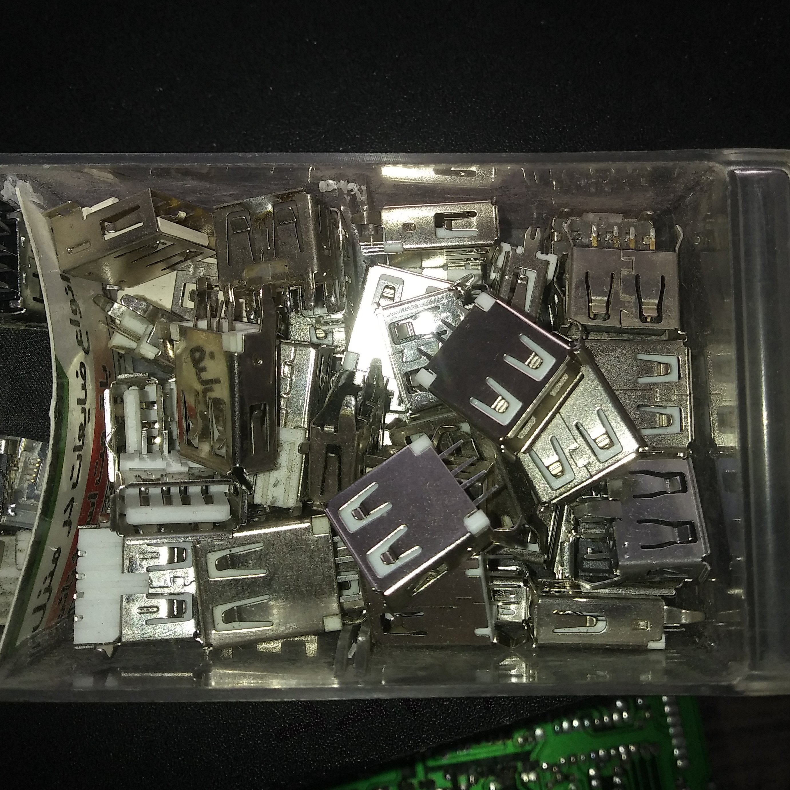 مادگی USB دانه ای
