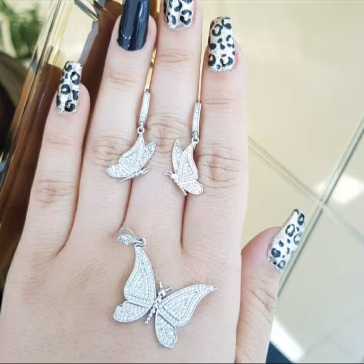 نیمست پروانه جواهری نقره با زنجیر ونیزی عیار 925 و روکش طلاسفید