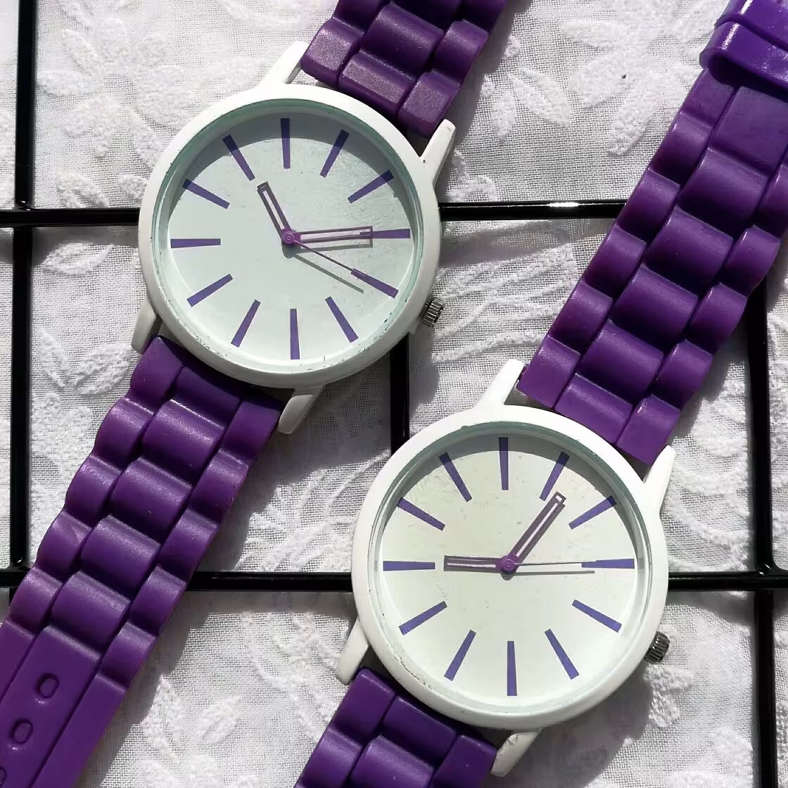 ساعت مچی بند سیلیکونی رنگ بنفش
