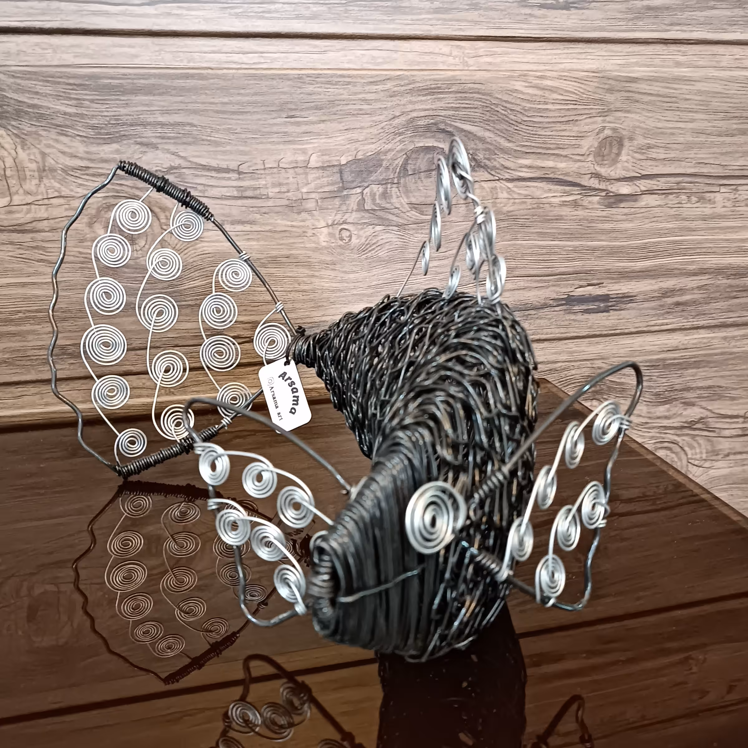 مجسمه دست ساز دکوری مفتولی طرح ماهی کادوئی ساخت آرساما کد اختصاصی 329