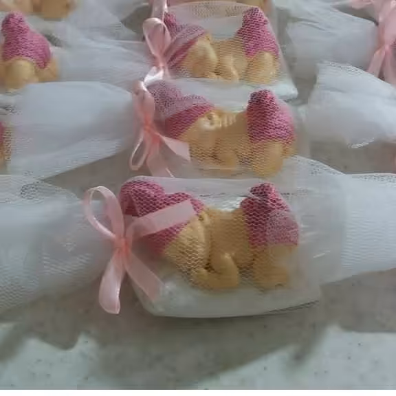 گیفت بی بی روی بالش