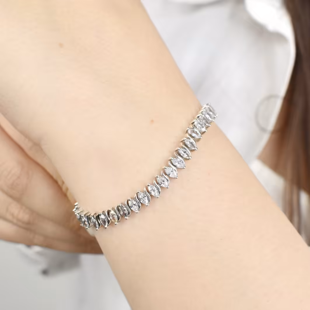 دستبند نگین دار با نقره925 عیار کد 9782