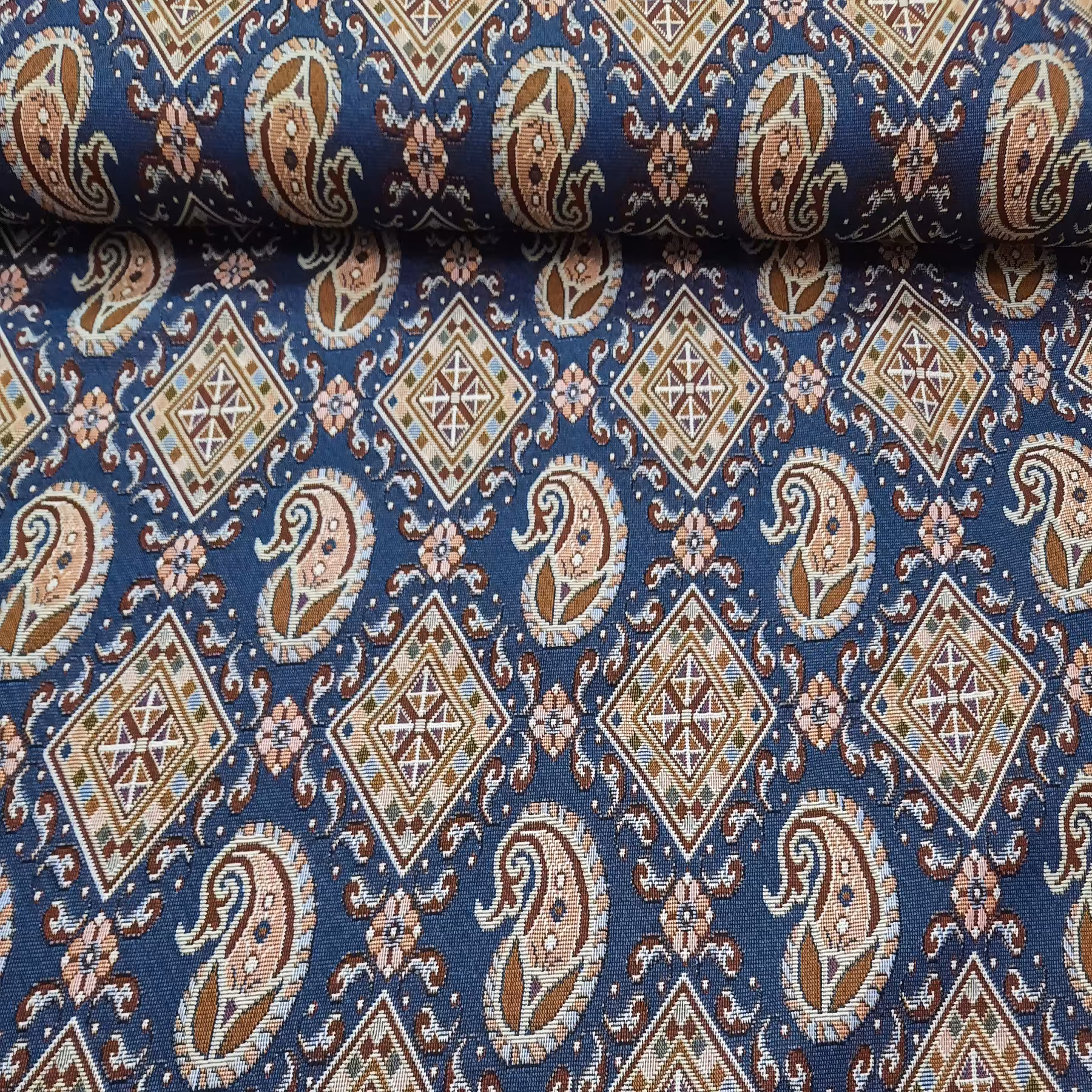 پارچه طرح سنتی مناسب زیر سفره 