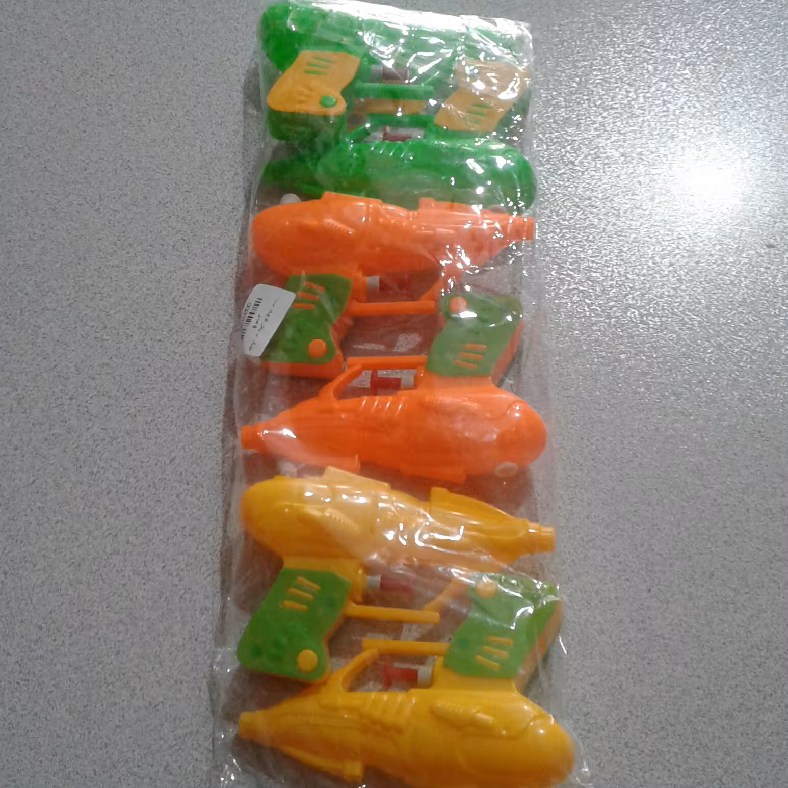 176 .  تفنگ ابپاش . ابپاش انگشتی .آبپاش . کلت . هفت تیر