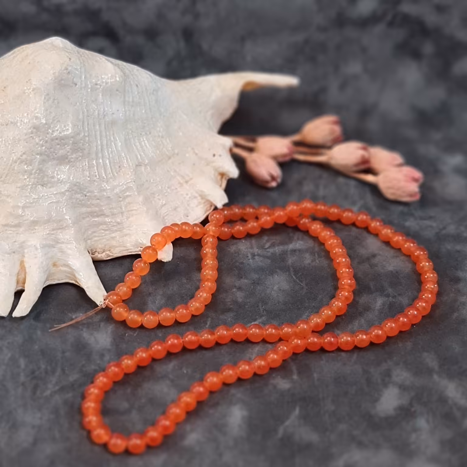 مروارید آبرنگی اصل شماره 8 (نارنجی پرتقالی مات )  شامل (105 الی 110  مهره ) 75 گرم 