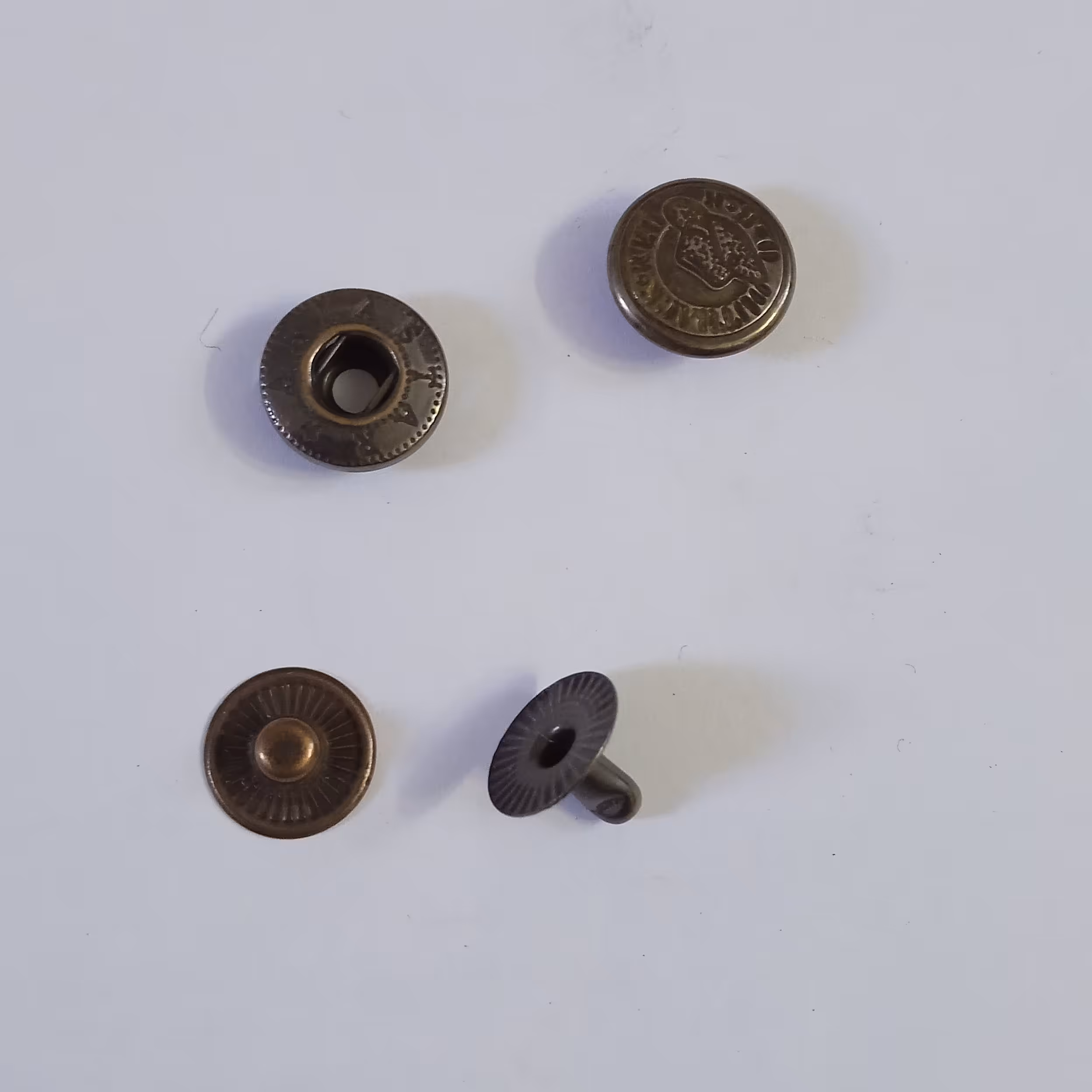 دکمه چهار پارچه  طرح دار  (10 عدد دکمه کامل)