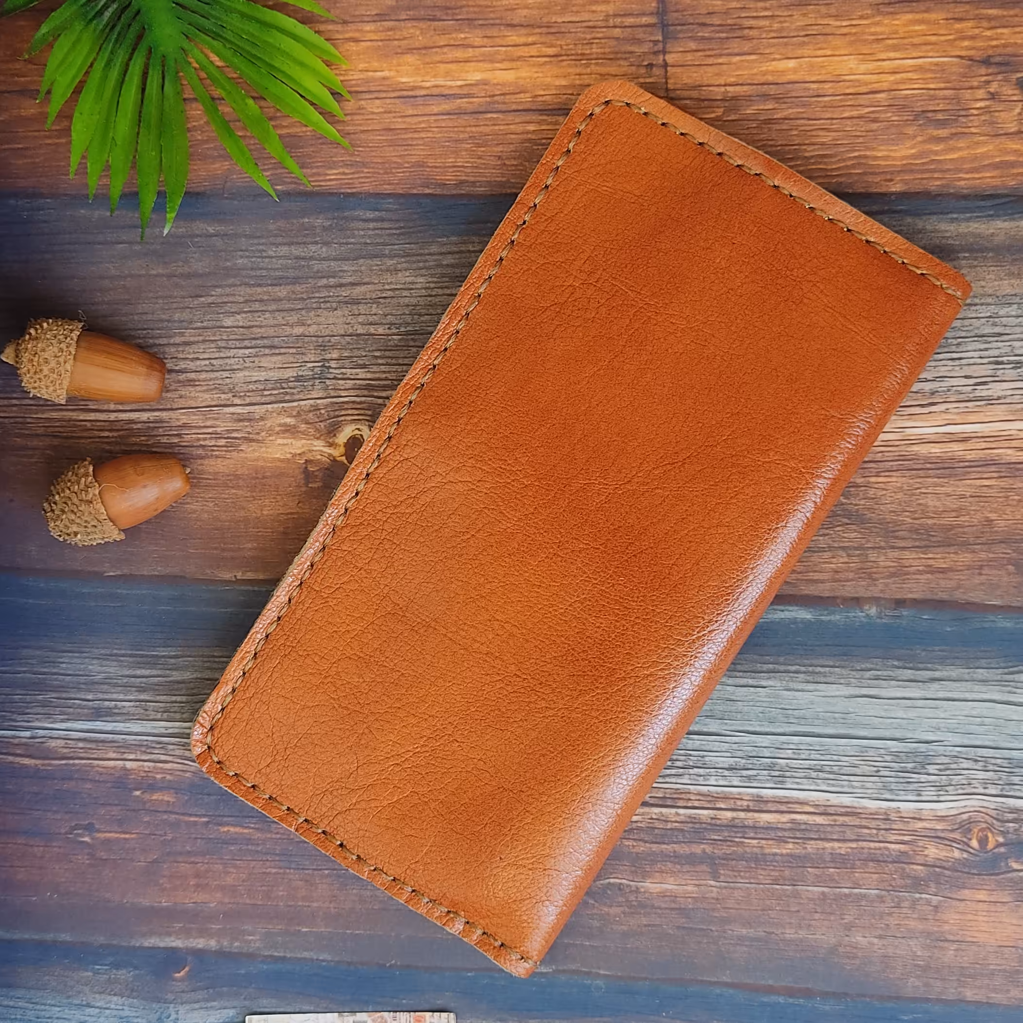 کیف پول چرم طبیعی زیبا و جادار،  دست دوز رنگ عسلی 