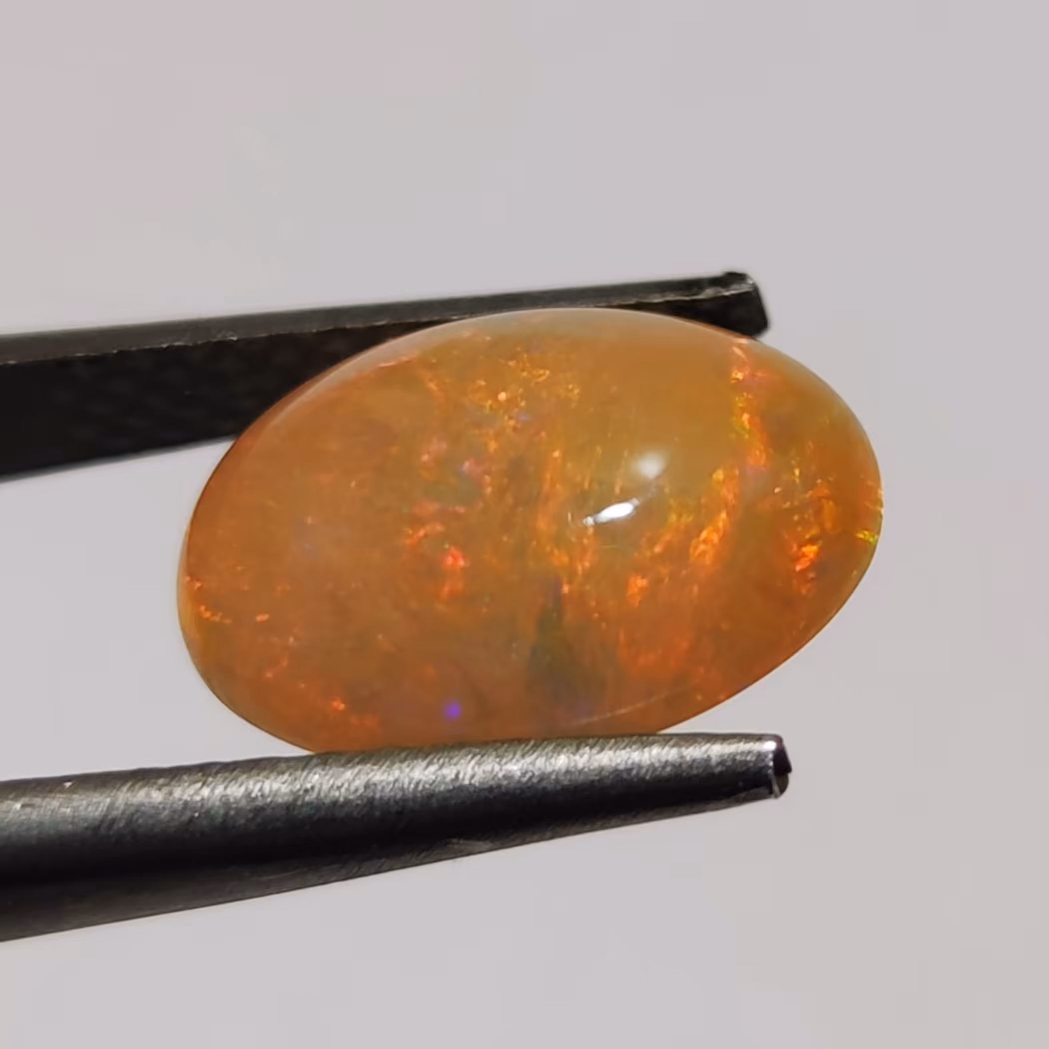 نگین از جنس سنگ اپال (اوپال) معدنی و طبیعی کشور اتیوپی