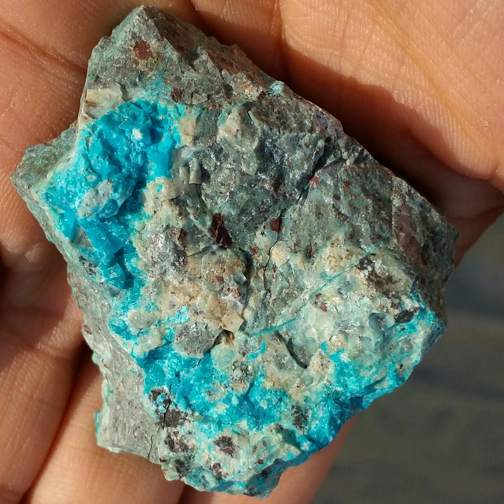 نمونه فوق کلکسیونی سنگ راف کریزوکولا  کله غازی یا سبز آبی خاص محشر بسیار زیبا  دیدنییی کاملا طبیعی
کد 843