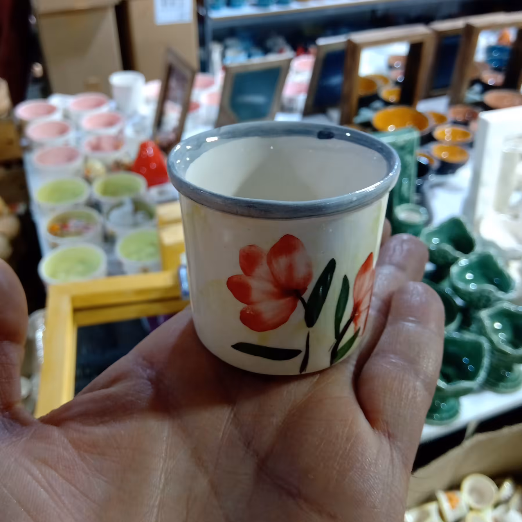گلدان سرامیکی نقش دار