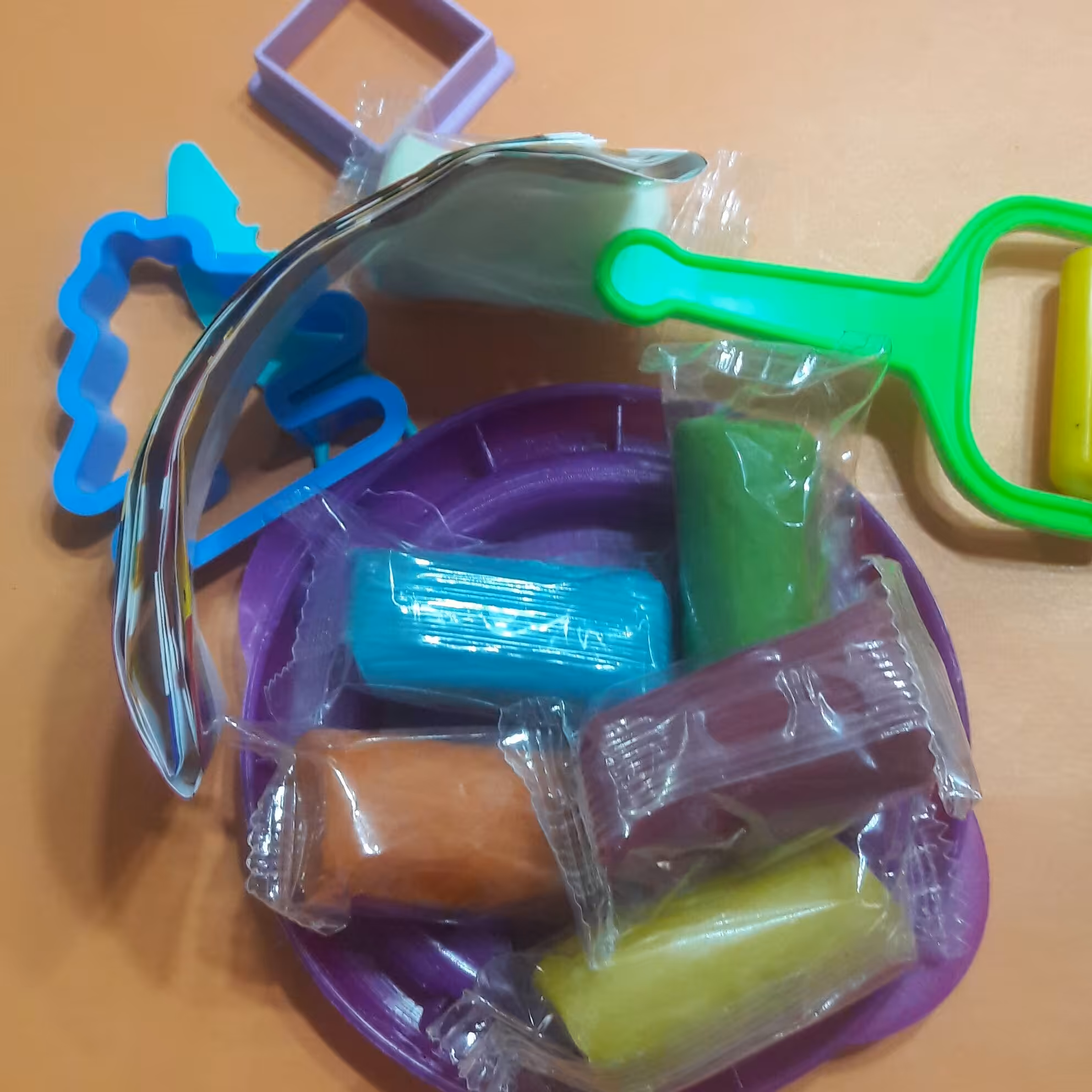 خمیر بازی سطلی کوچک آریا  خیام شمالی نوشت افزار پاکزادی 