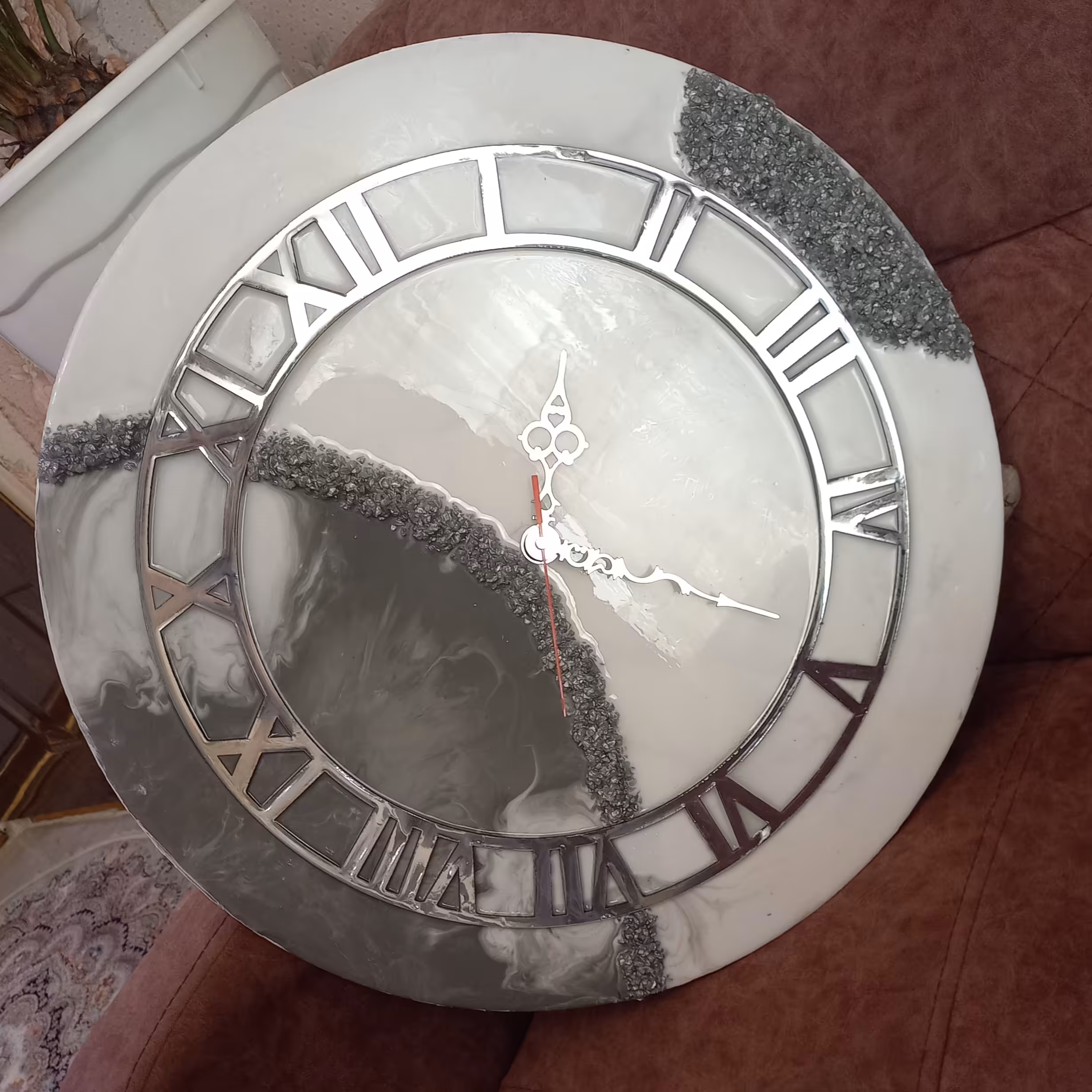 ساعت رزینی طرح کریستال.