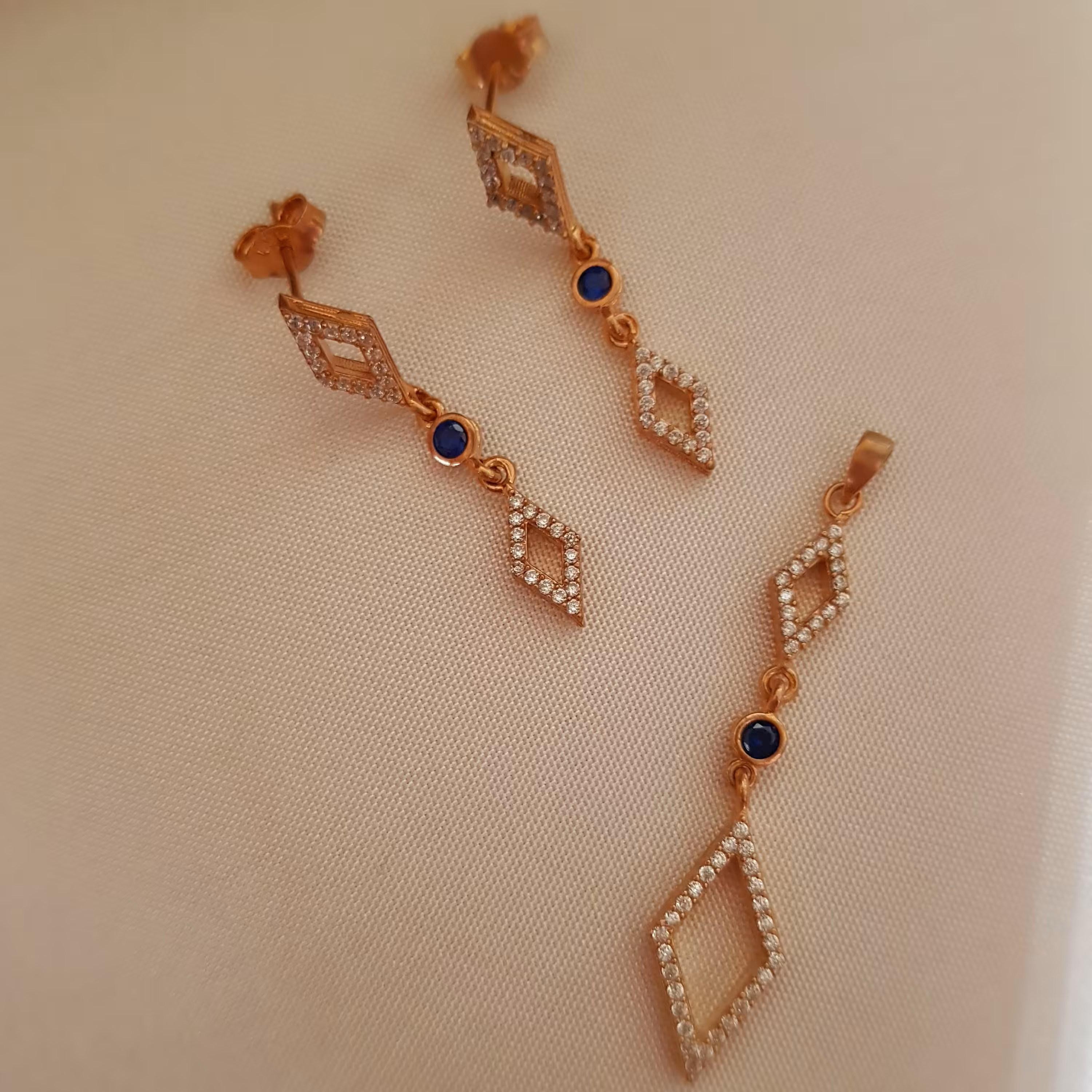 نیم ست نقره طرح یاقوت کبود مدل کروات لوزی آبکاری طلا زرد