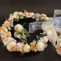 ست تاج گل  سر عروس همراه با دستبند و گل یقه کت داماد