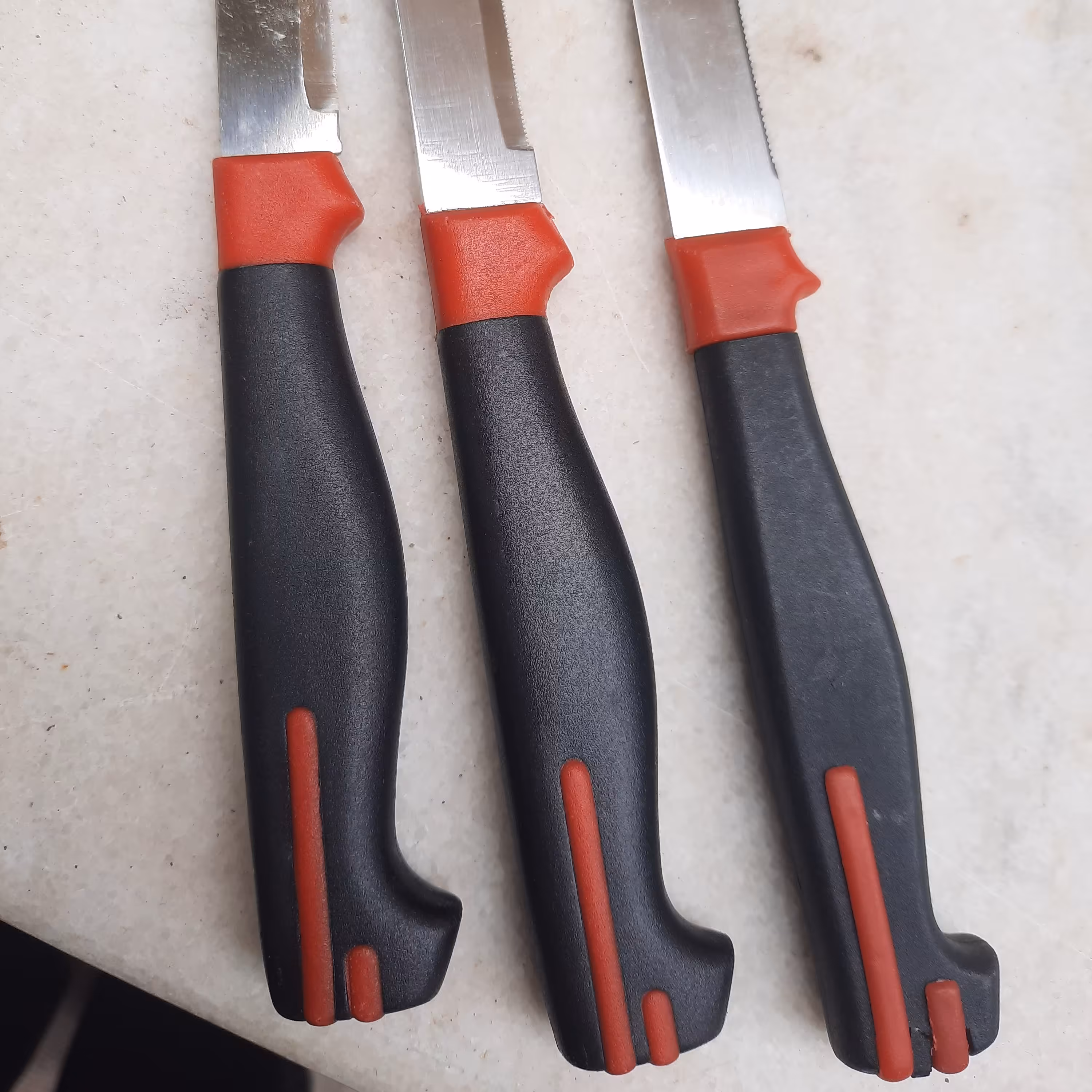 کارد اشپزخانه بسیاز تیز ، 4دست موجوده 4دست یکجا فروخته میشود