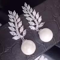 گوشواره مروارید دار و شاخه نگین دار کد E342