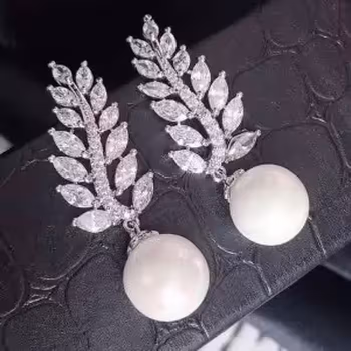 گوشواره مروارید دار و شاخه نگین دار کد E342