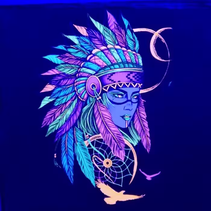 تابلو بلک لایت با طرح دحتر سرخپوست سایز 15 در 20 سانتی متر Blacklight