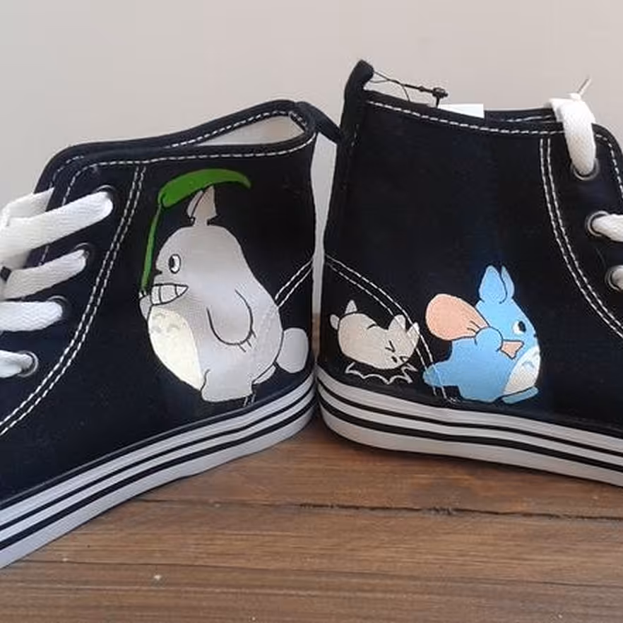 نقاشی روی کفش طرح انیمه  (قبل از سفارش موجودی  بگیرید)