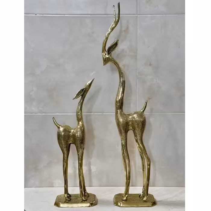 مجسمه غزال یا آهوی برنجی مدل مارال ارتفاع مادر 65سانت و ارتفاع بچه 43 سانت تماما برنج با ضمانت