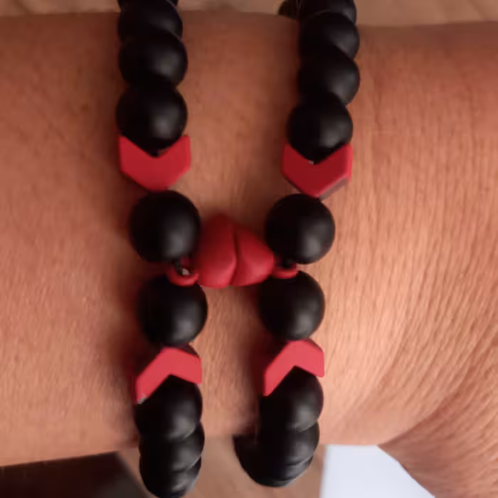 دستبند ترکیبی سنگ اونیکس و سنگ حدید همراه با قفل مگنتی در طرح های مختلف.امکان ساخت باطرح دلخواه شما مشتریان  عزیز